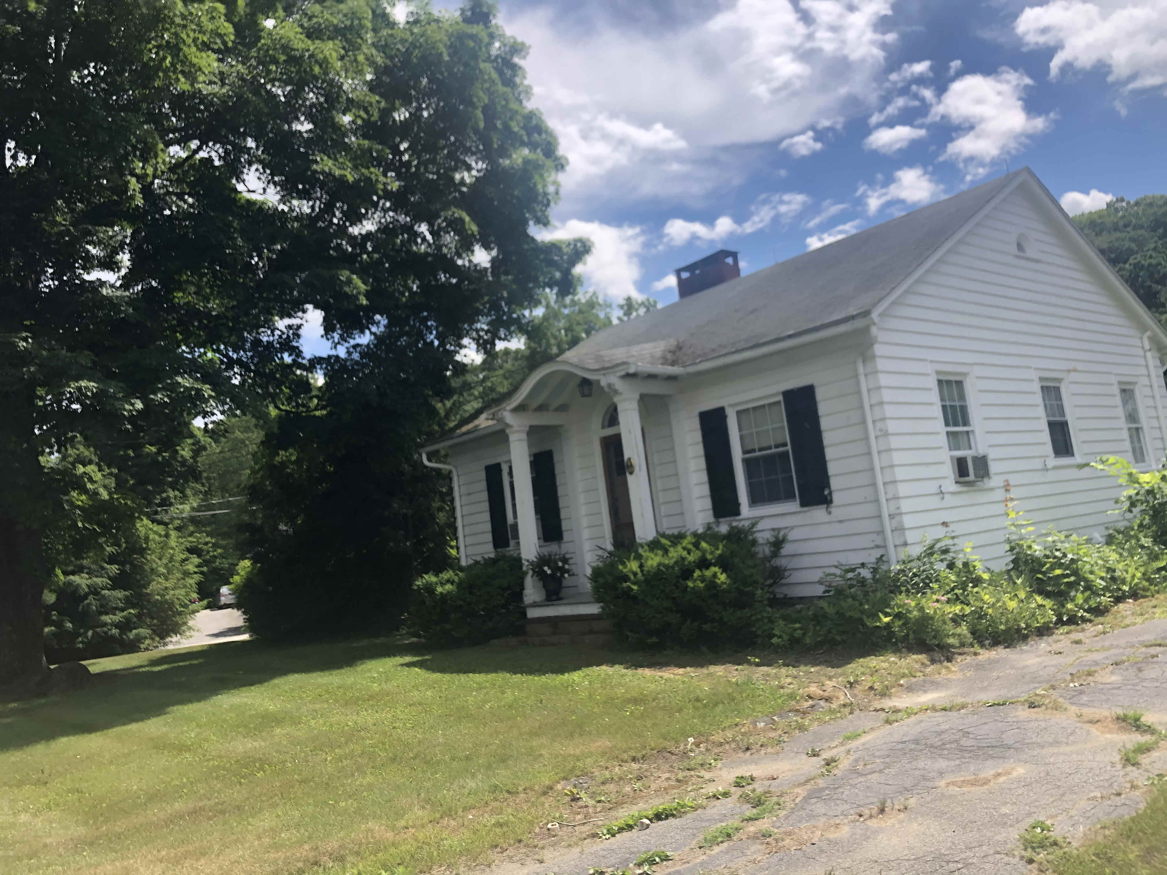 Building photograph for 38 UNDERMOUNTAIN ROAD